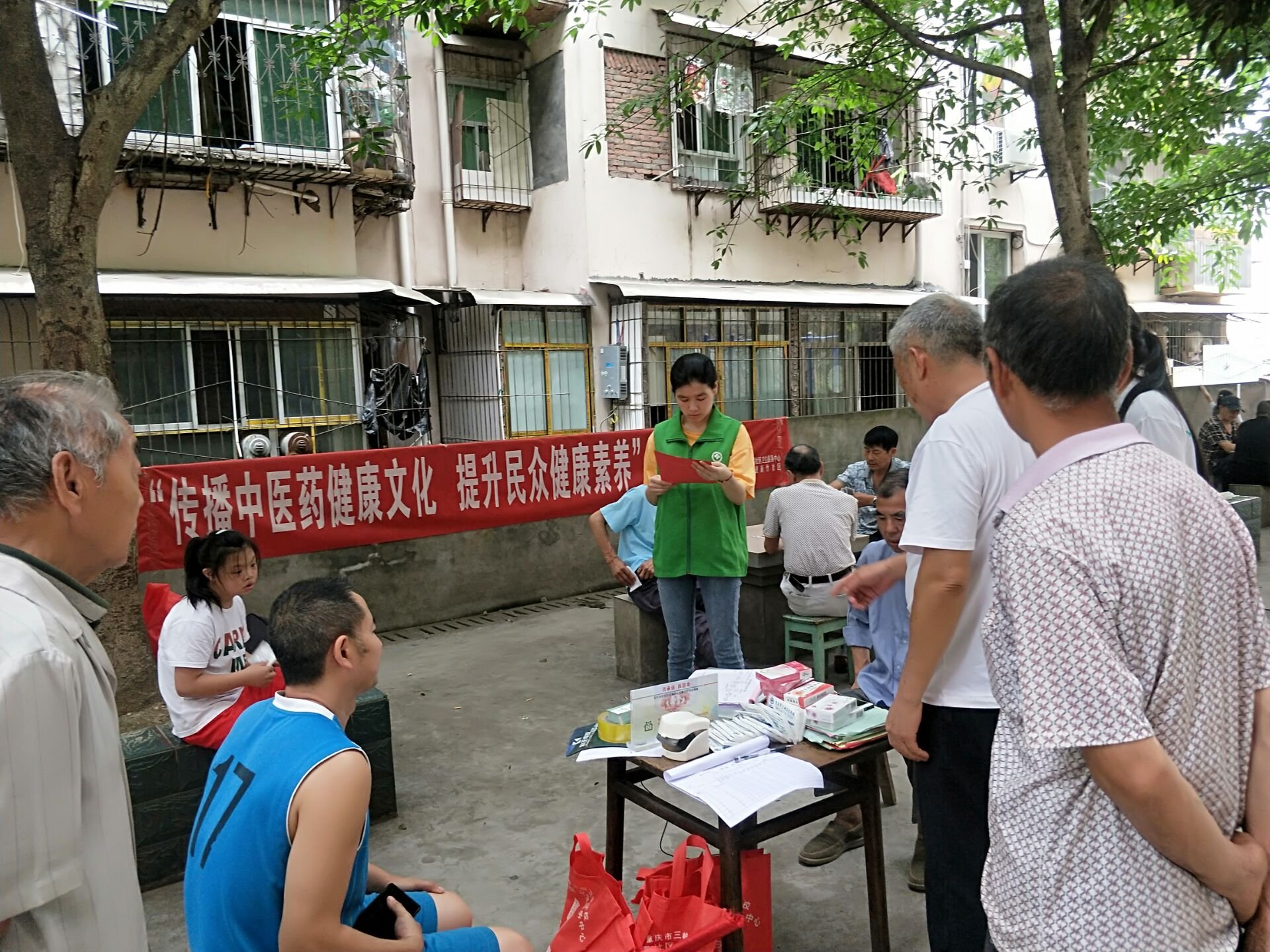 7.22三峡卫校：附属社区卫生服务中心开展中医药健康知识宣传活动.png